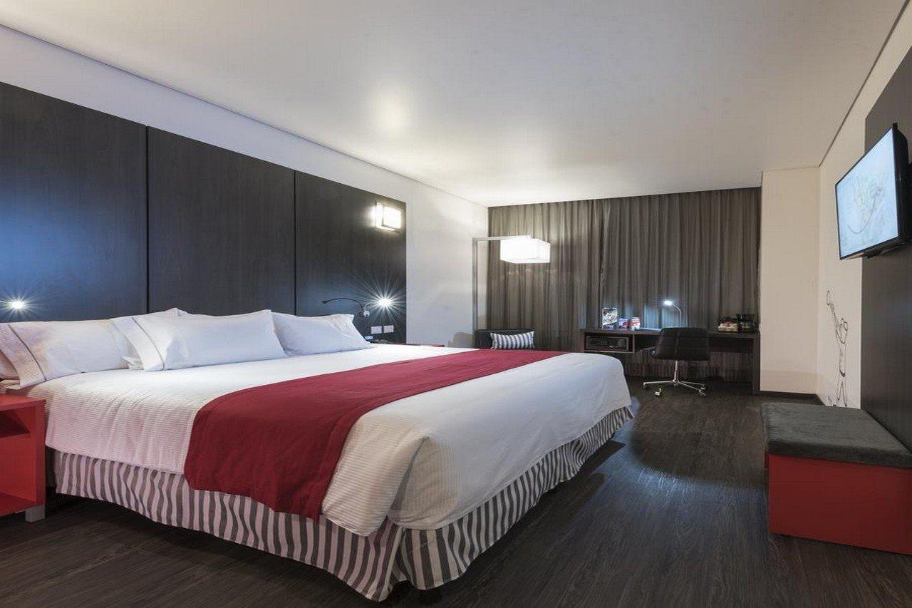 Ramada Encore By Wyndham Guadalajara Sur Palomar Екстериор снимка
