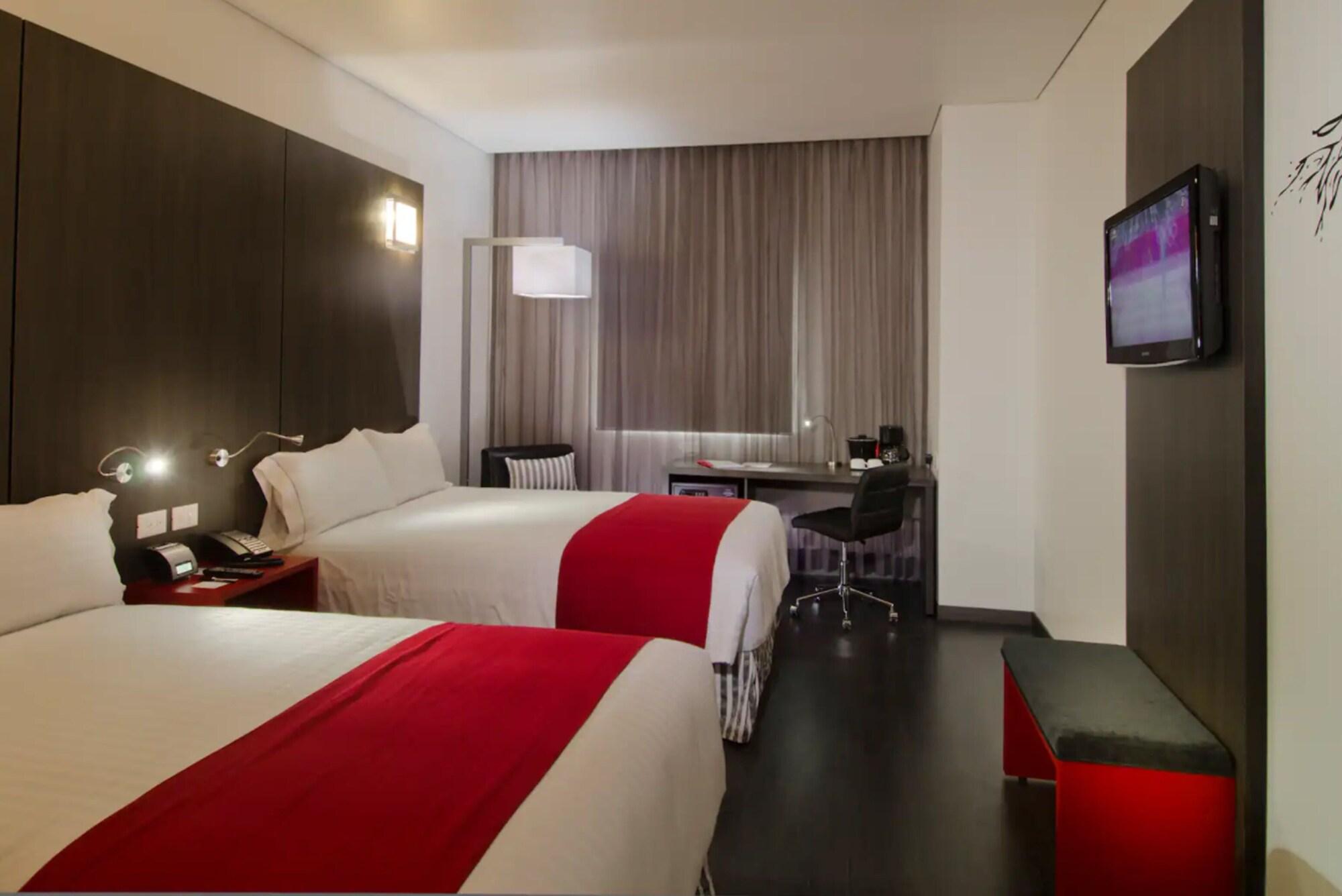 Ramada Encore By Wyndham Guadalajara Sur Palomar Екстериор снимка