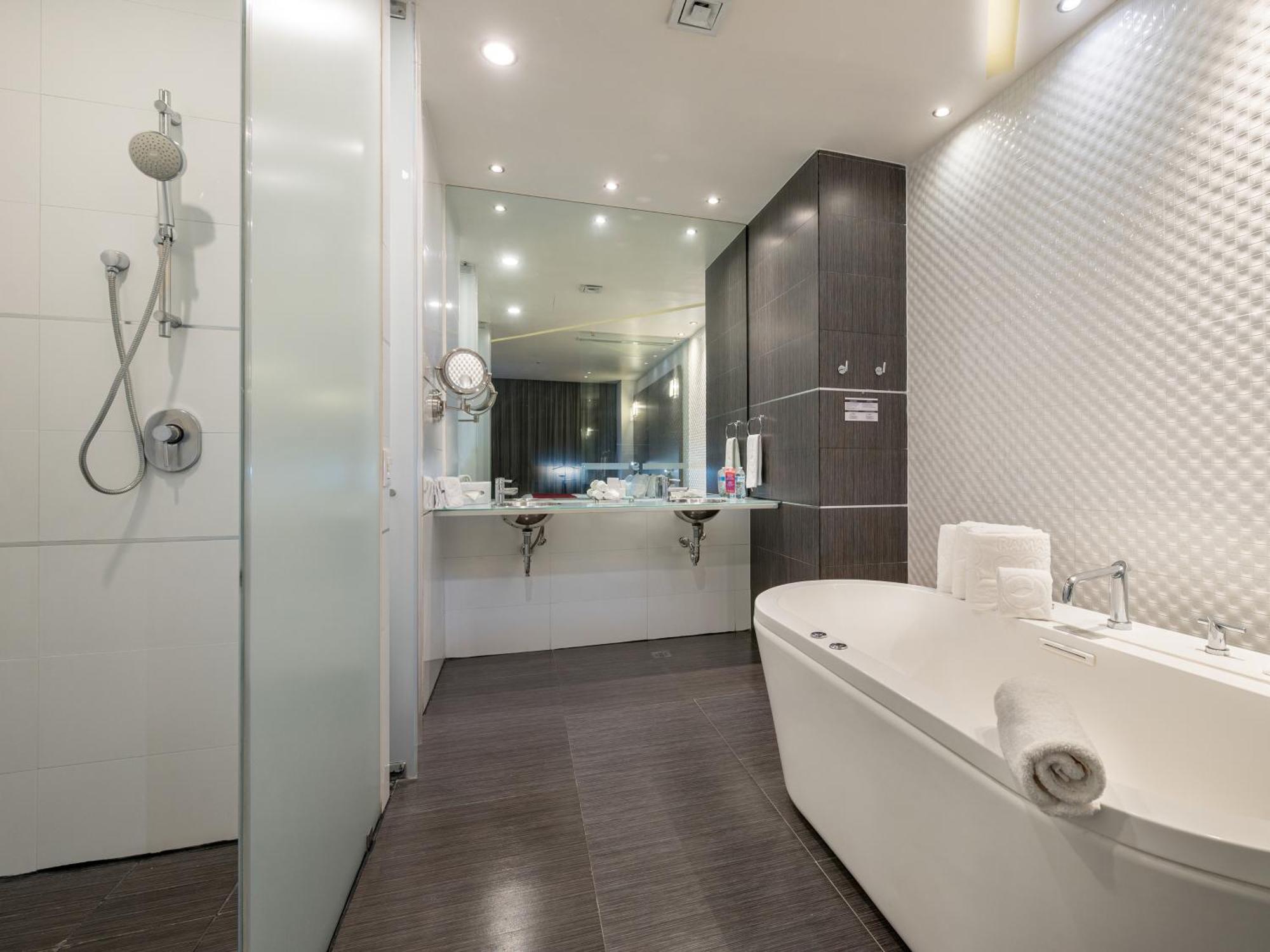 Ramada Encore By Wyndham Guadalajara Sur Palomar Екстериор снимка